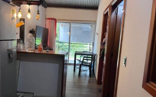 Casa a bordo de calle principal