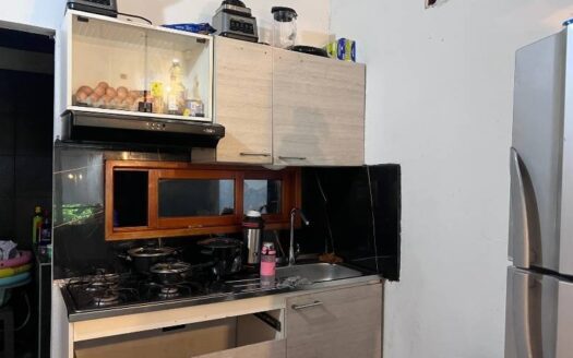 Casa a bordo de calle principal