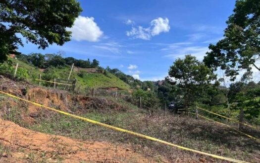 Lote grande en zona tranquila