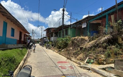 Propiedad Con Tres Casas y Patio Grande