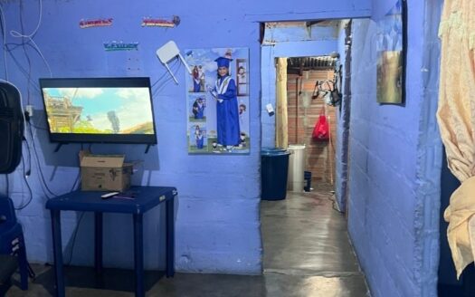 Propiedad Con Tres Casas y Patio Grande