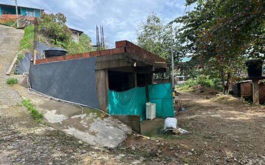 Propiedad Esquinera con Frente Amplio