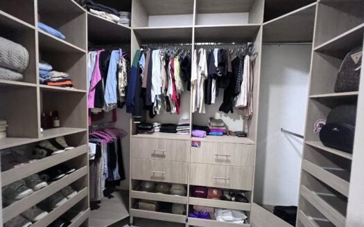 Casa Grade Con Excelente Ubicación