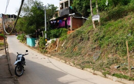 Lote Grande A Borde de Calle