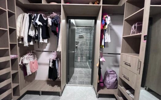 Casa Grade Con Excelente Ubicación