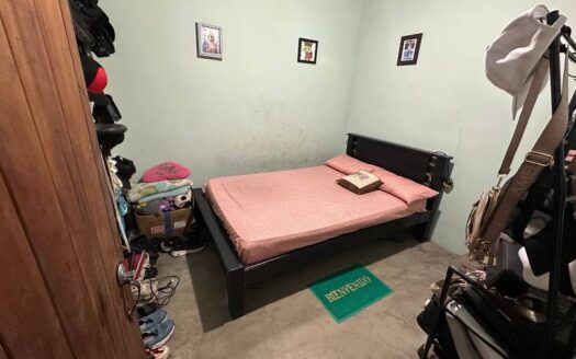 Propiedad con solar grande a bordo de calle