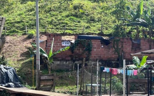 Inicio de obra  para propiedad semi campestre