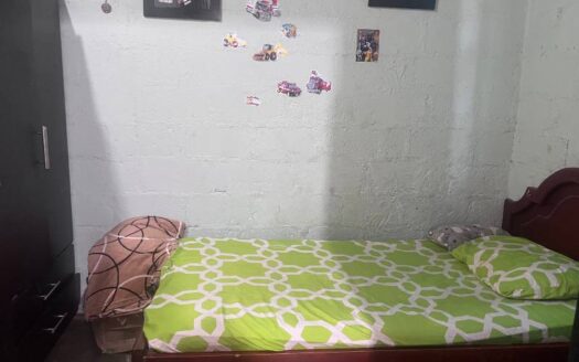 Propiedad con solar grande a bordo de calle