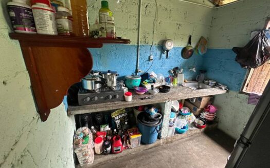 Propiedad con solar grande a bordo de calle