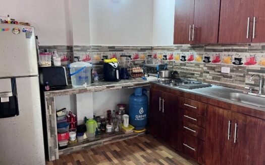 Casa con patio a bordo de calle