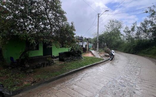 Propiedad económica a bordo calle