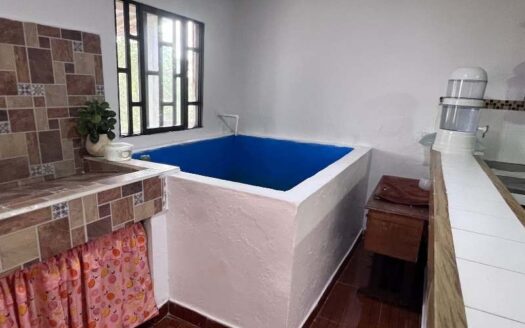 Propiedad con ubicación exclusiva y lote grande