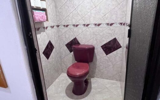 Propiedad con ubicación exclusiva y lote grande