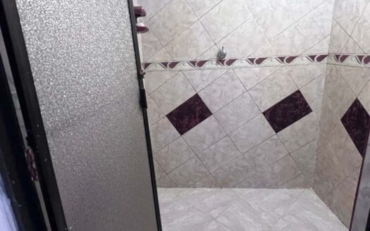 Propiedad con ubicación exclusiva y lote grande