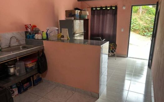 Propiedad con terreno amplio y dos viviendas