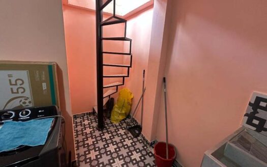 Propiedad con terreno amplio y dos viviendas