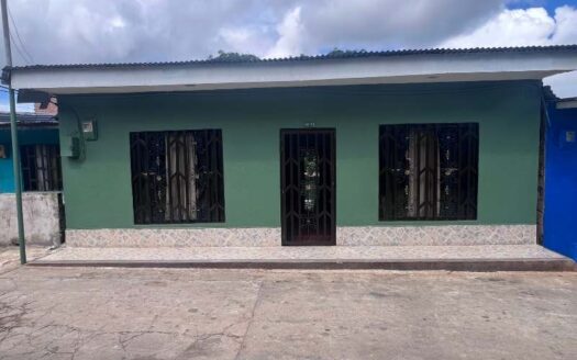 Propiedad con ubicación exclusiva y lote grande