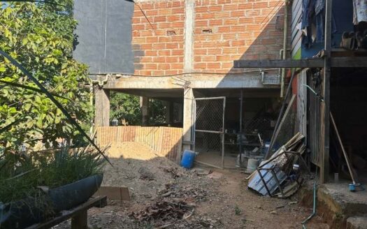 Propiedad con terreno amplio y dos viviendas