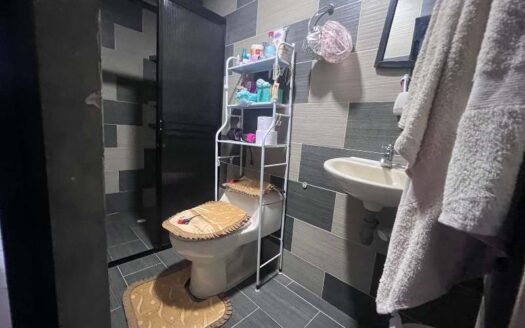 Propiedad con terreno amplio y dos viviendas