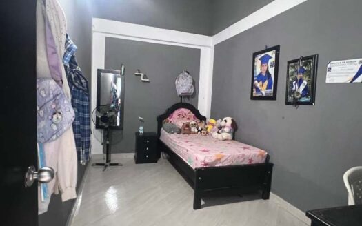 Propiedad con terreno amplio y dos viviendas