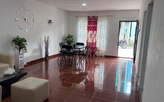 Propiedad con ubicación exclusiva y lote grande