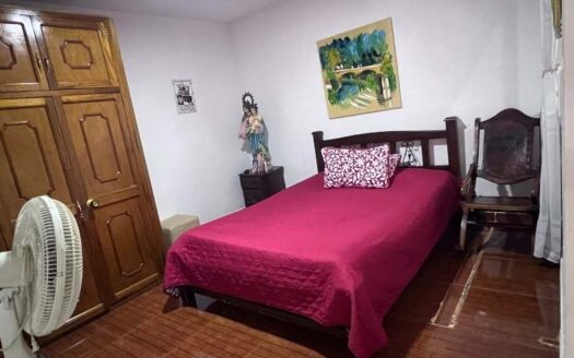 Propiedad con ubicación exclusiva y lote grande