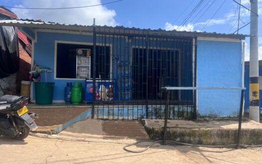 Propiedad con local comercial, sector La Estrella, Segovia.