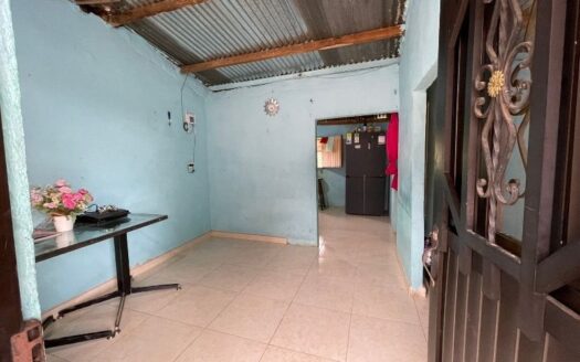 Propiedad con solar a bordo de calle