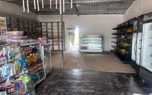 Propiedad con local comercial, sector La Estrella, Segovia.