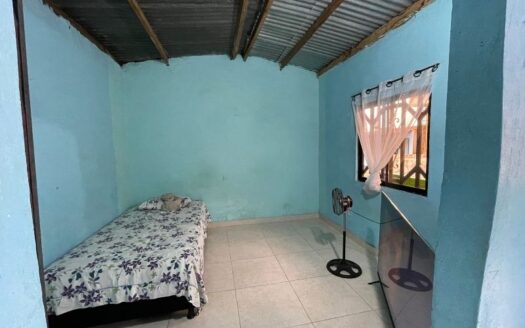 Propiedad con solar a bordo de calle