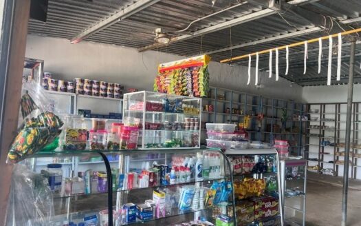 Propiedad con local comercial, sector La Estrella, Segovia.