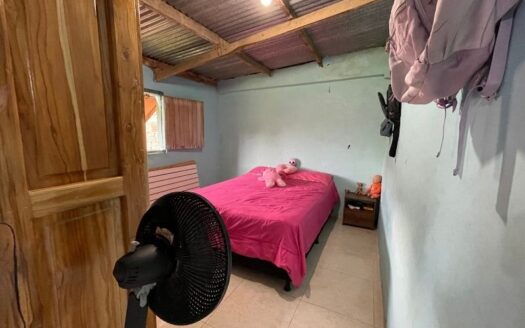 Propiedad con solar a bordo de calle