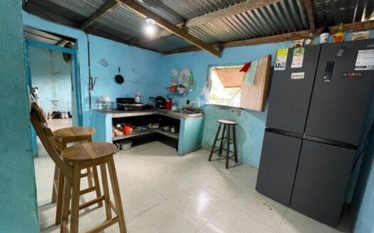 Propiedad con solar a bordo de calle