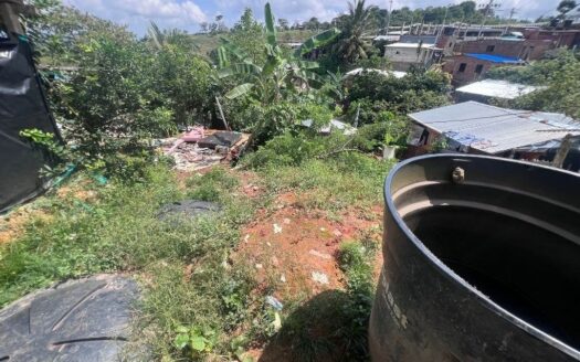 Propiedad con local comercial, sector La Estrella, Segovia.