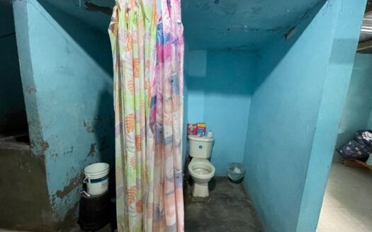 Propiedad con solar a bordo de calle