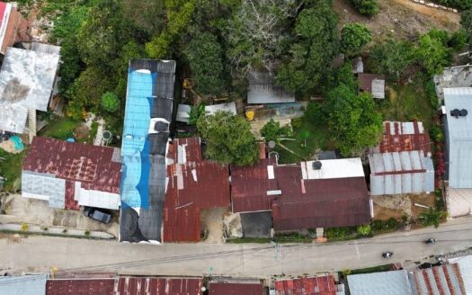 Casa grande con buena ubicación