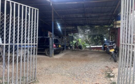 Casa grande con buena ubicación