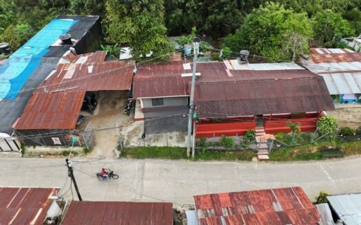 Casa grande con buena ubicación