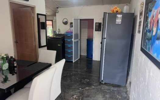 Casa grande con buena ubicación