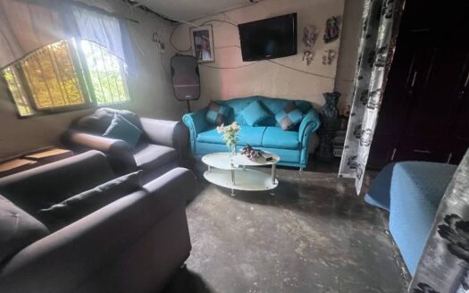 Casa grande con buena ubicación