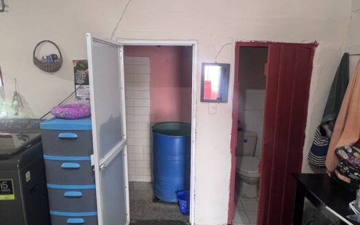 Casa grande con buena ubicación