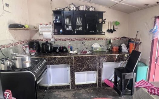 Casa grande con buena ubicación